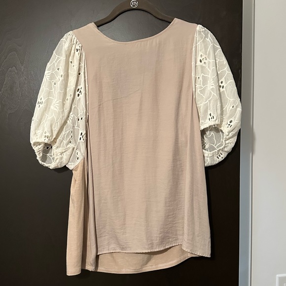 BNWOT DOLAN Eyelet Puff Sleeve Blouse Sz.M - Picture 4 of 7